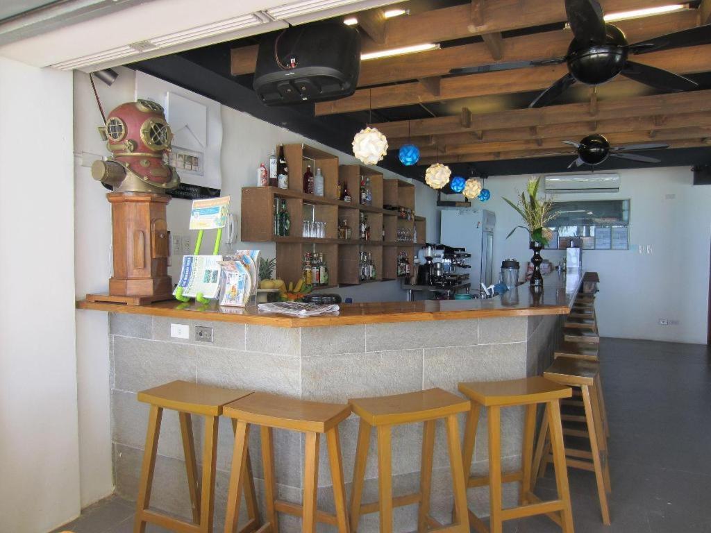 B Pod Hotel Manoc-Manoc Екстер'єр фото