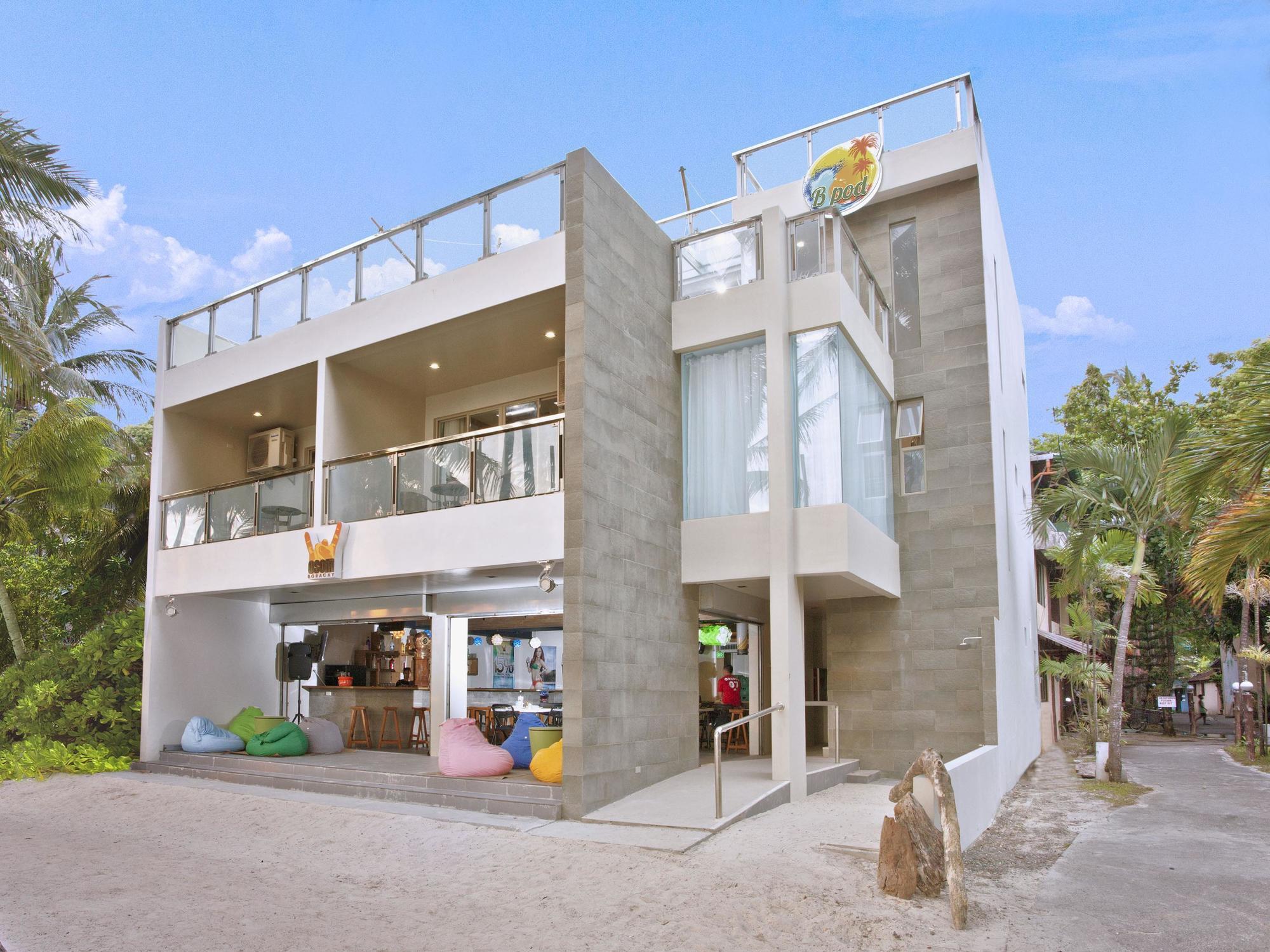 B Pod Hotel Manoc-Manoc Екстер'єр фото